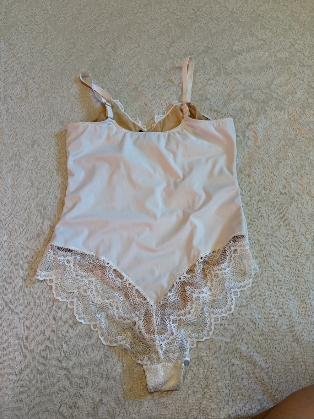 Pinsy sculpting lace shapewear bodysuit - Picture 10 of 13